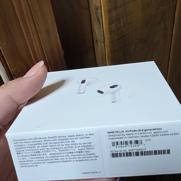 Apple AirPods 3rd Gen in White